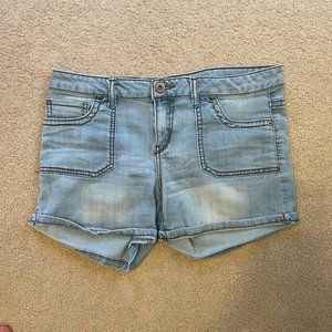 Junior's denim shorts